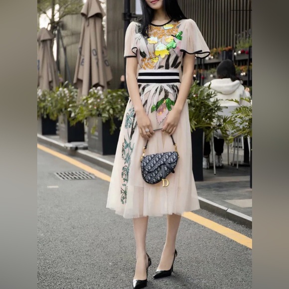 ZCRAVE NYC Boutique ‘Natia’ Midi Dress. Gorgeous and flattering for all shapes.L - Picture 12 of 14